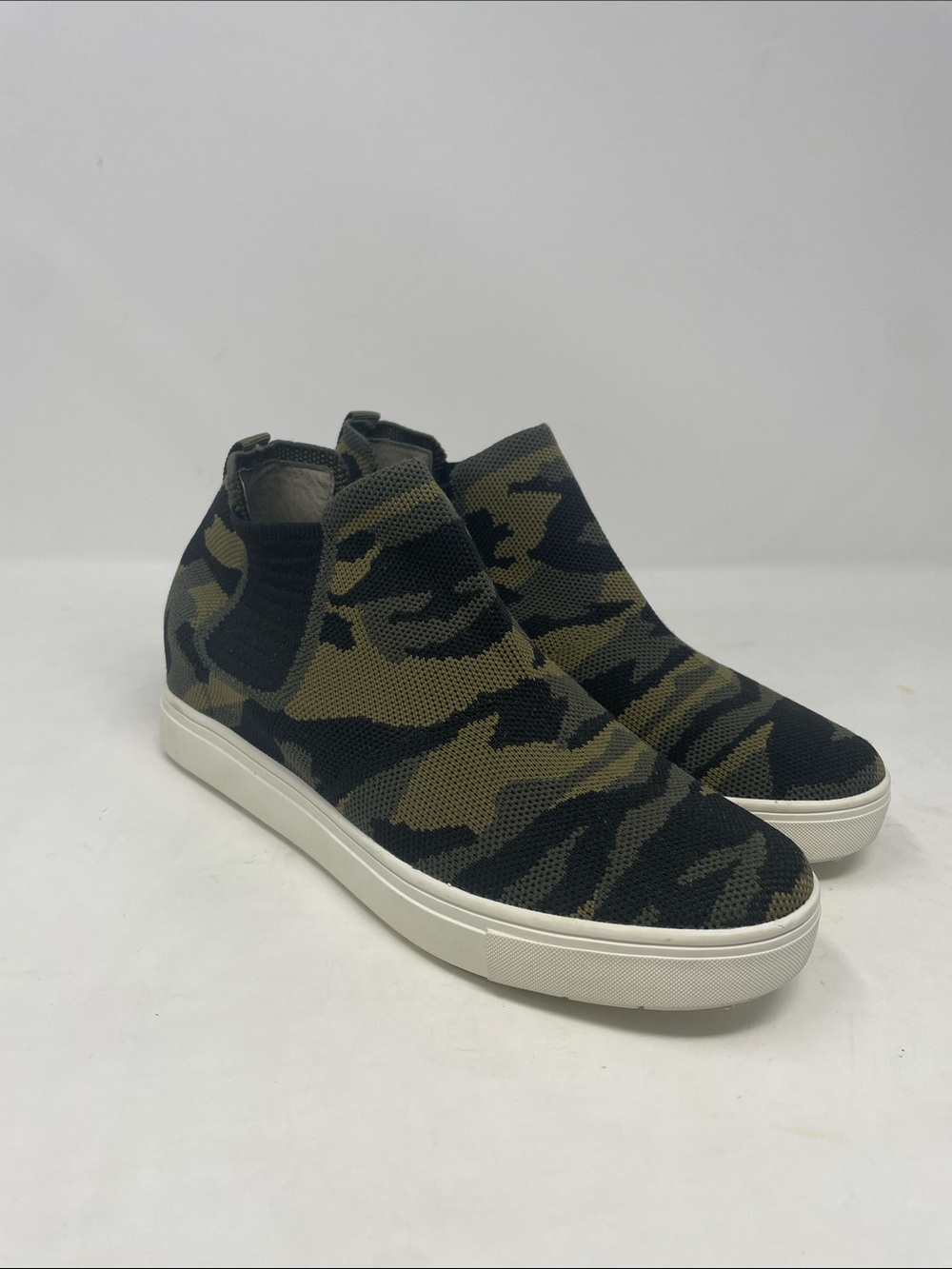 Steven by Steve Madden Chime Stretch Knit Slip On Sneakers Sz 8.5 - new